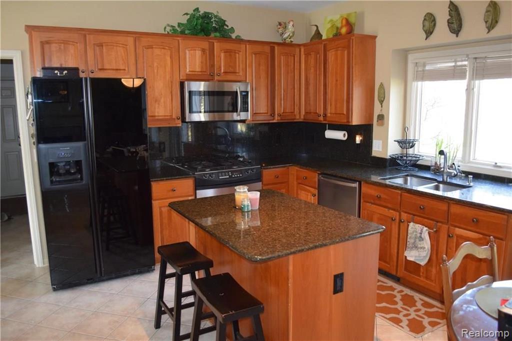 1879 Beaver Creek Drive Rochester, MI 48307 - Photo 4 of 24
