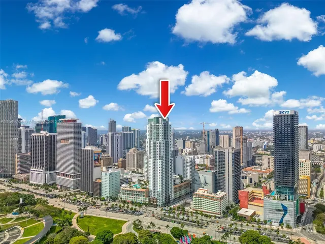 $3,800,000 | 244 Biscayne Boulevard, Unit UPH4904, Miami, FL 33132