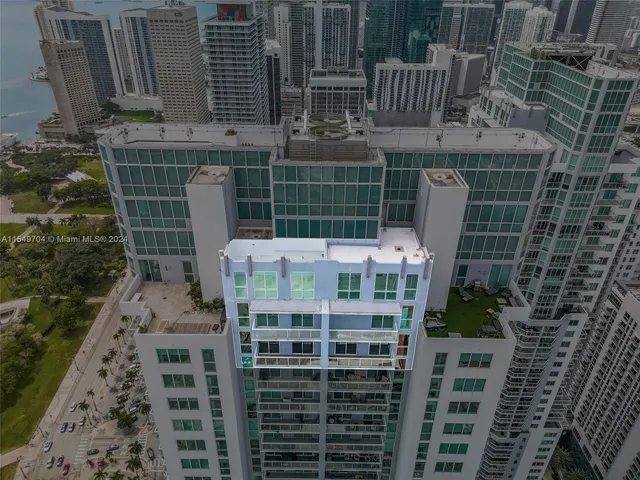$3,800,000 | 244 Biscayne Boulevard, Unit UPH4904, Miami, FL 33132