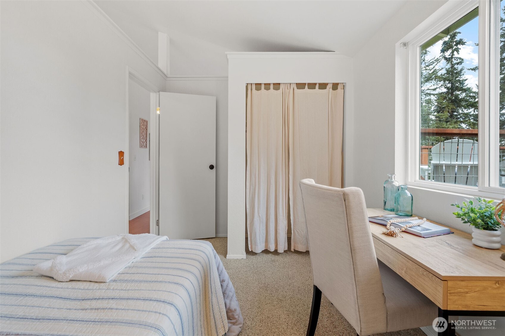 6876 Helena Street Clinton, WA 98236 - Photo 17 of 40