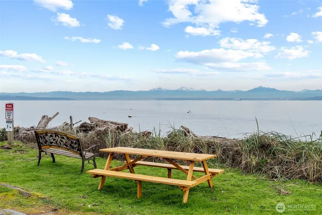 $495,000 | 6876 Helena Street, Clinton, WA 98236