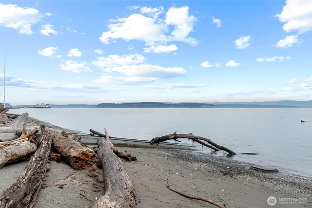 $495,000 | 6876 Helena Street, Clinton, WA 98236