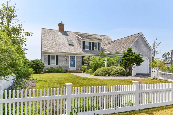 $4,750,000 | 7 Sea Street, Harwich Port, MA 02646