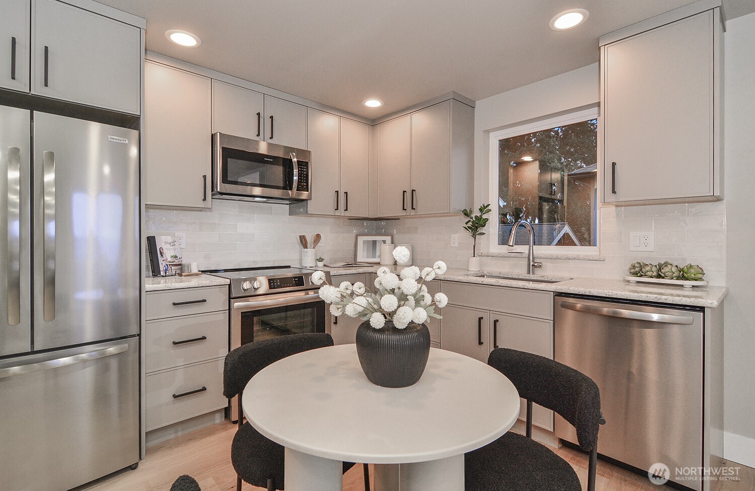 4319 Southwest 102nd Street Seattle, WA 98146 - Photo 18 of 24