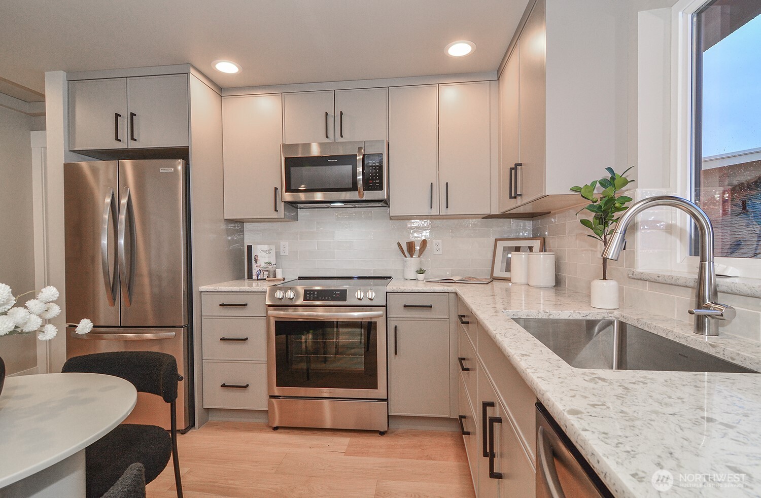 4319 Southwest 102nd Street Seattle, WA 98146 - Photo 19 of 24