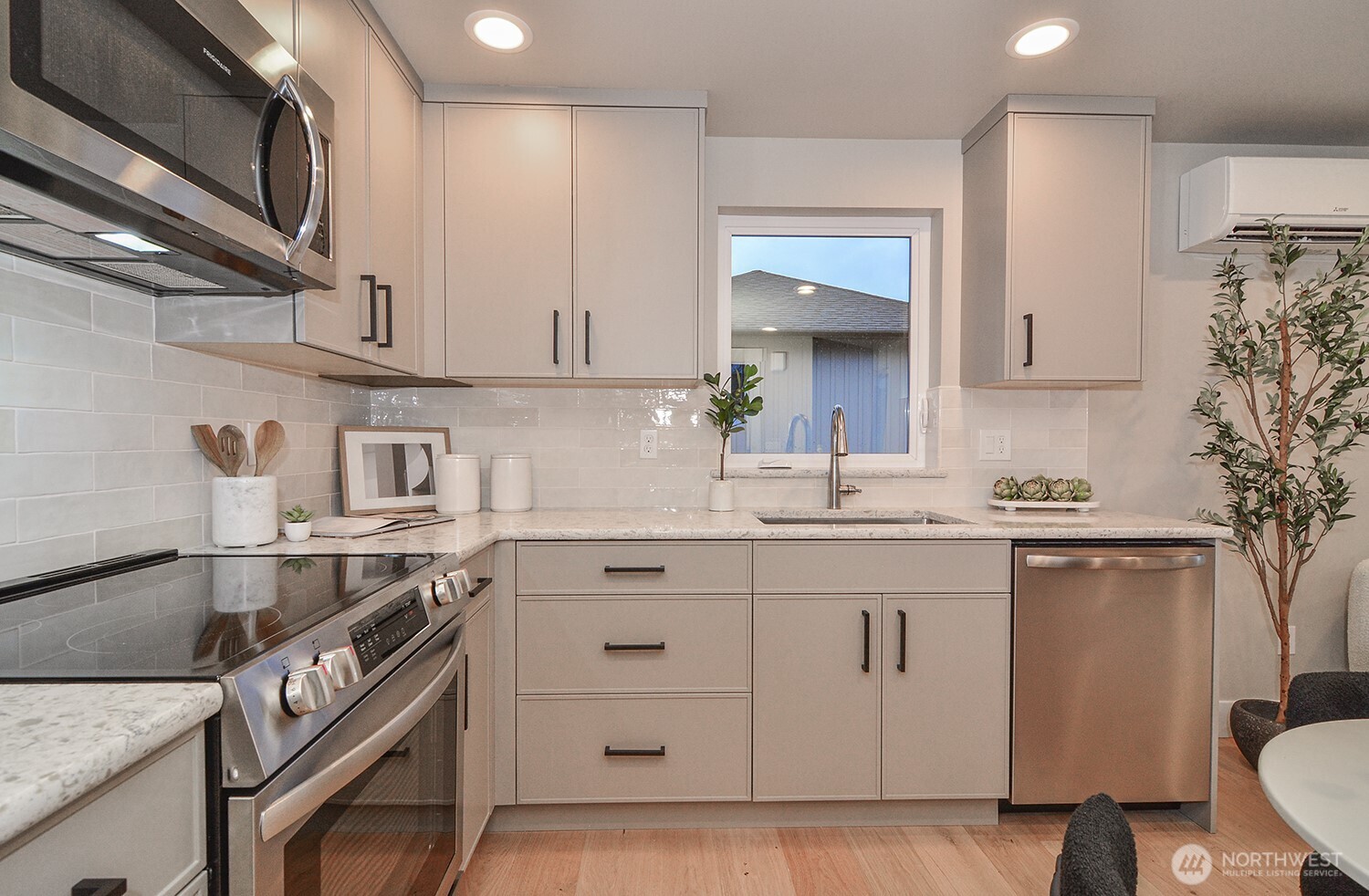 4319 Southwest 102nd Street Seattle, WA 98146 - Photo 20 of 24