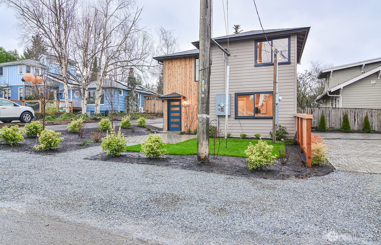 4319 Southwest 102nd Street Seattle, WA 98146 - Photo 3 of 24