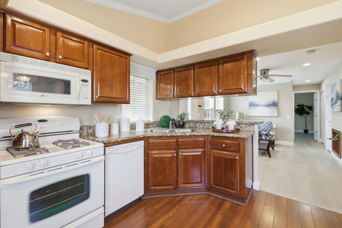 14685 Oka Road, Unit 11 Los Gatos, CA 95032 - Photo 8 of 35