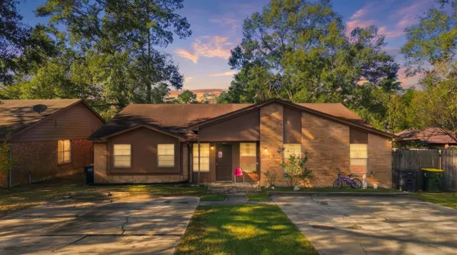 $250,000 | 215 Lazy Lane, Conroe, TX 77301