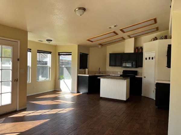 $459,000 | 1860 Vassar Court, Los Banos, CA 93635