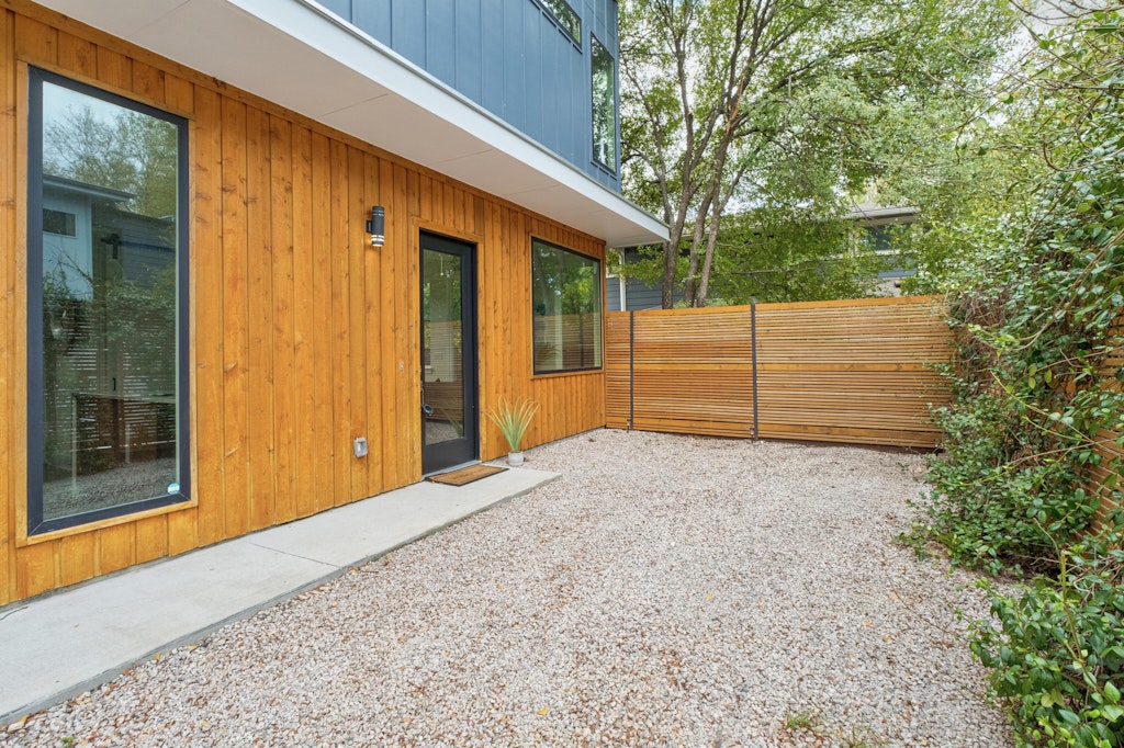 2909 East 13th Street, Unit 2 Austin, TX 78702 - Photo 3 of 23