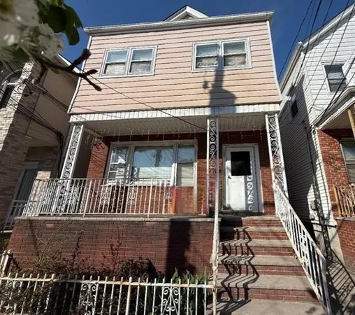 $1,550 | 129 West 20th Street, Unit 2, Bayonne, NJ 07002