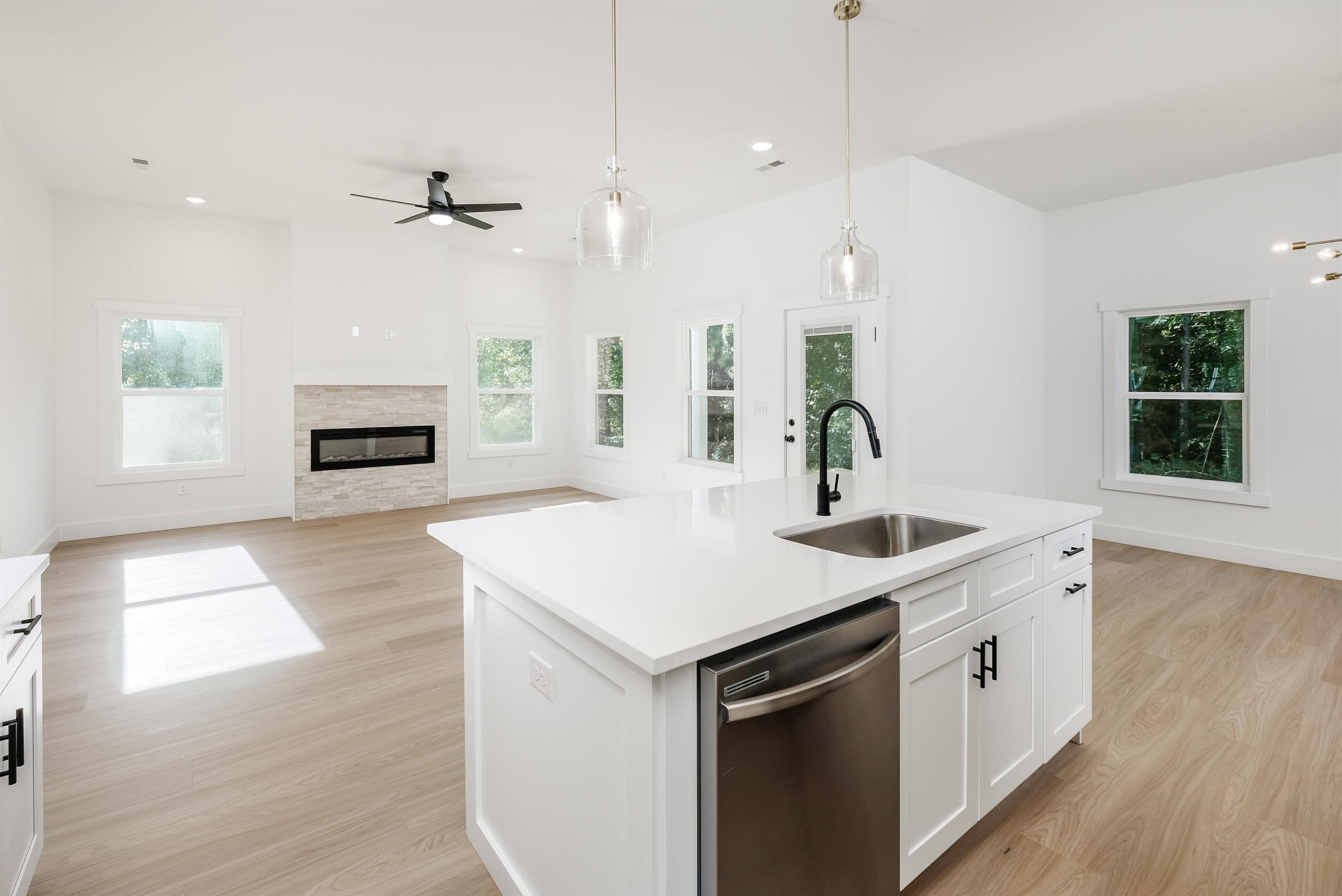 313 Tracy Court Wellford, SC 29385 - Photo 11 of 24