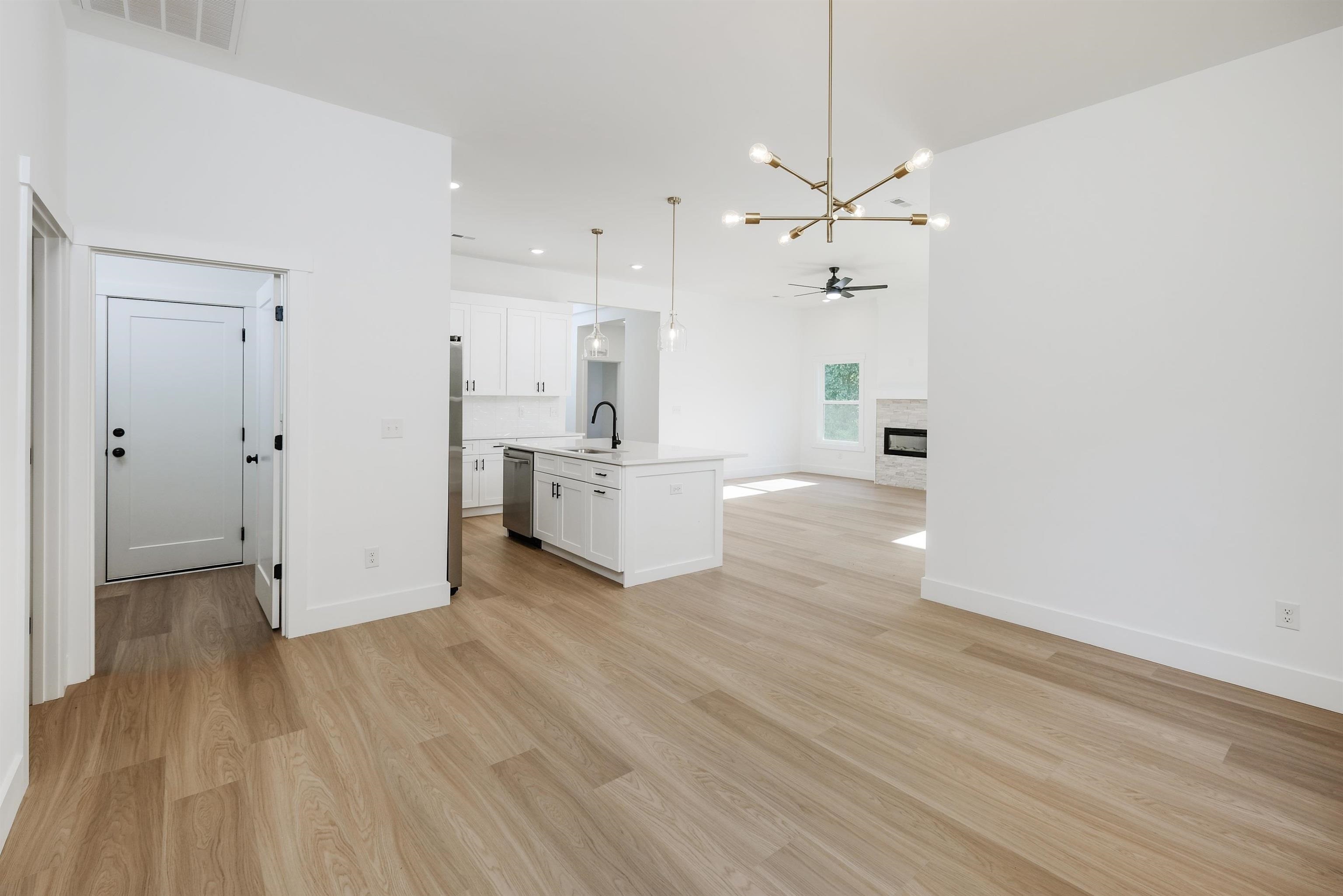 313 Tracy Court Wellford, SC 29385 - Photo 7 of 24