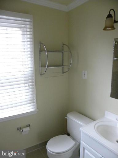 2912 13th Road South, Unit 201 Arlington, VA 22204 - Photo 7 of 15 Updated bath, fixtures, shower and floor tiles