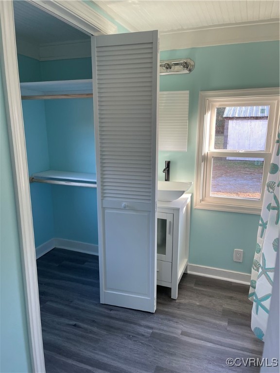 20020 Frog Level Road Ruther Glen, VA 22546 - Photo 17 of 32 Laundry room featuring dark hardwood / wood-style