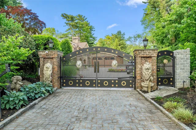 $3,800,000 | 213 Guinea Woods Road, Old Westbury, NY 11568