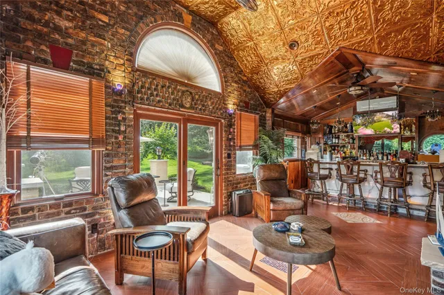 $3,800,000 | 213 Guinea Woods Road, Old Westbury, NY 11568