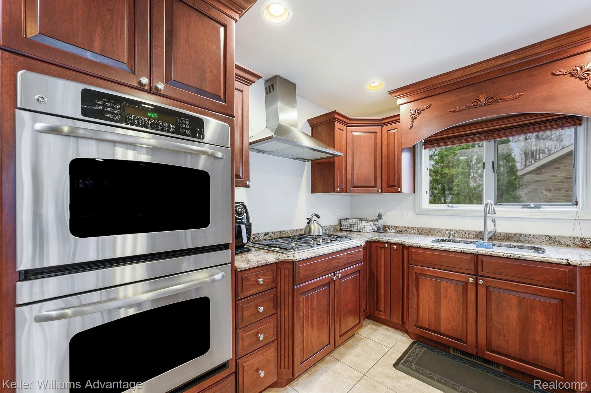 6940 Drake Road West Bloomfield, MI 48322 - Photo 13 of 59 6940-Drake_15.jpg
