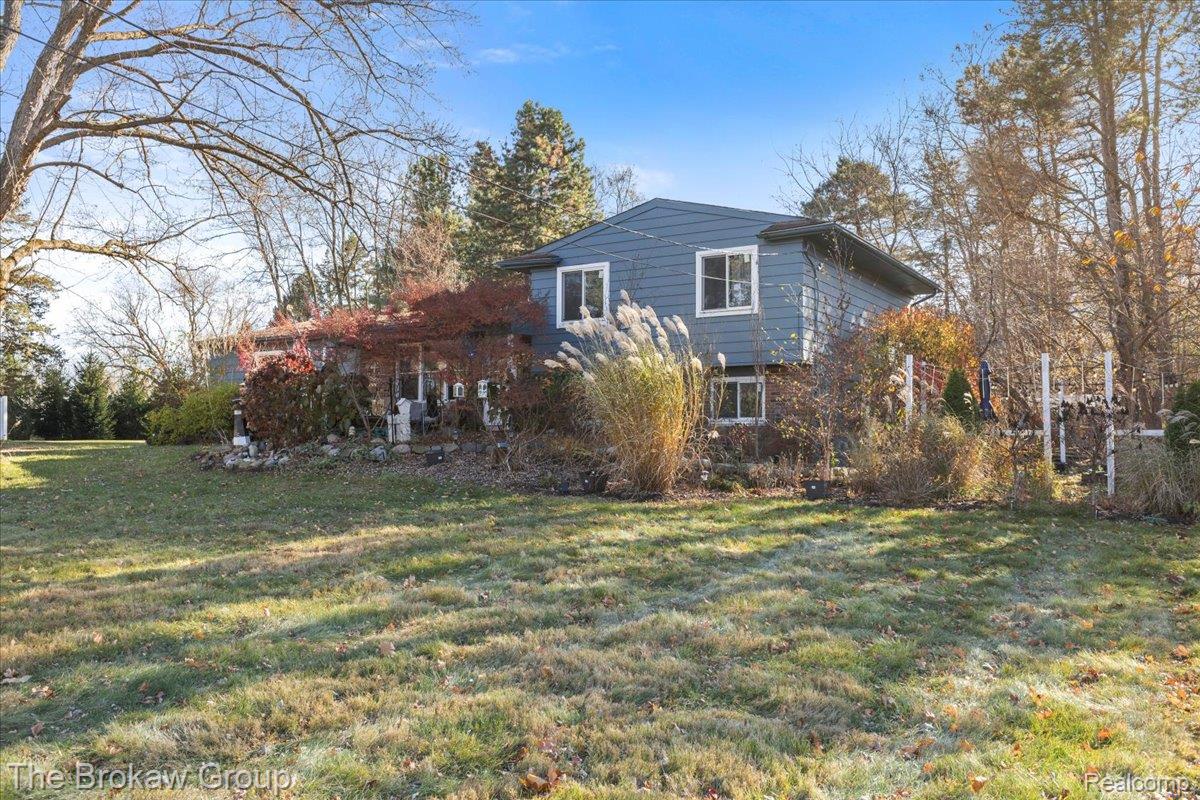 10490 Green Road Goodrich, MI 48438 - Photo 2 of 51 02-IMG_1881.jpg