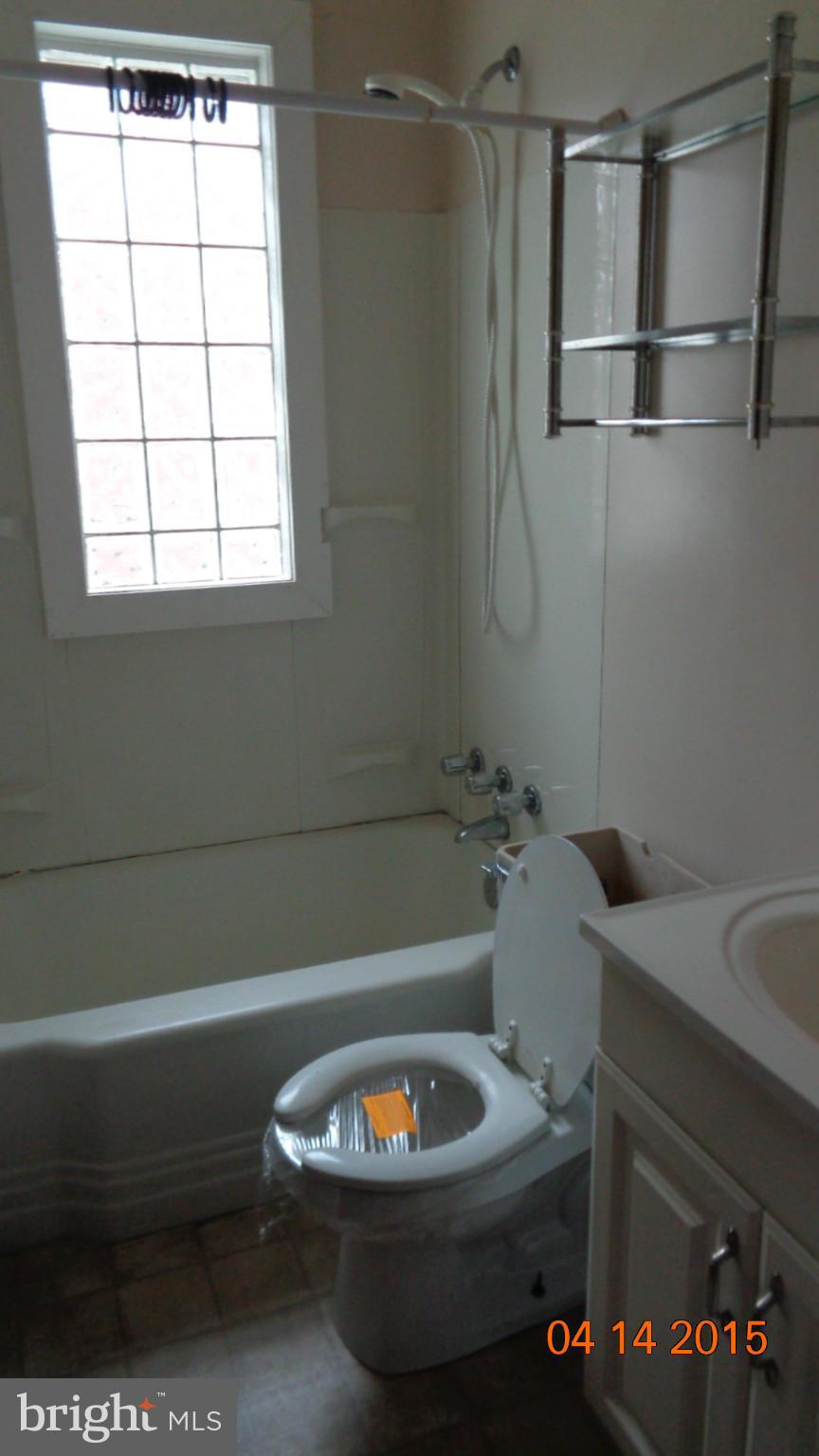 2954 Cornwall Road Baltimore, MD 21222 - Photo 3 of 15 Bath