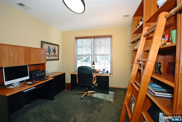 $800,000 | 8 Quartz Way, Woodland Park, NJ 07424