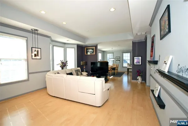 $800,000 | 8 Quartz Way, Woodland Park, NJ 07424