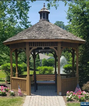 $800,000 | 8 Quartz Way, Woodland Park, NJ 07424