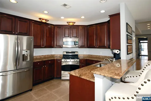 $800,000 | 8 Quartz Way, Woodland Park, NJ 07424