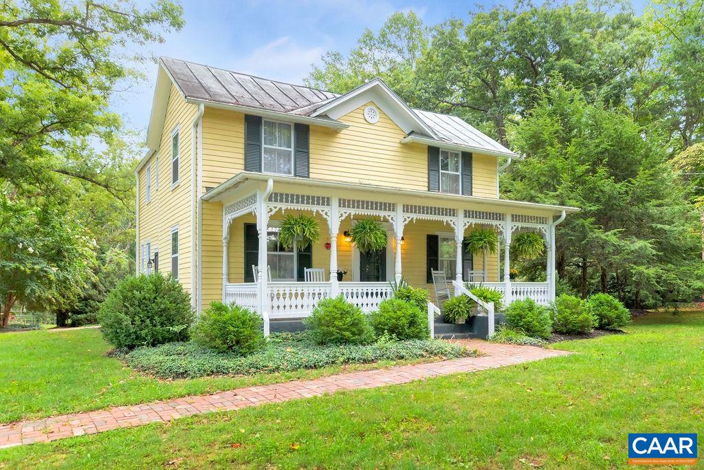 a view of a house with a yard and plants