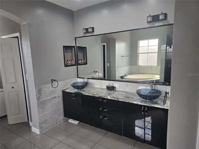 $6,350 | 8111 Santa Rosa Court, Sarasota, FL 34243