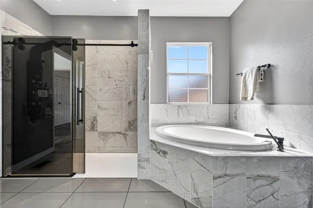 $6,350 | 8111 Santa Rosa Court, Sarasota, FL 34243