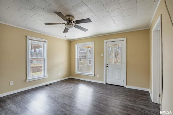 $119,900 | 610 East Illinois Avenue, Carterville, IL 62918