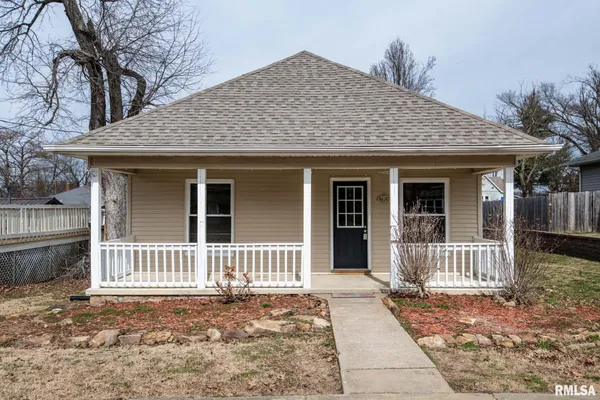 $119,900 | 610 East Illinois Avenue, Carterville, IL 62918