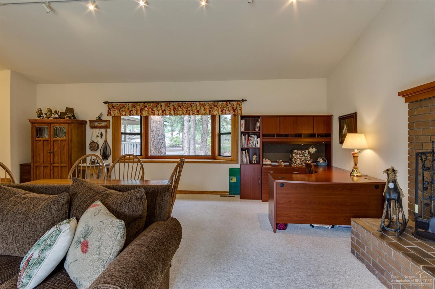 60370 Woodside Loop Bend, OR 97702 - Photo 6 of 25 Additional Photo