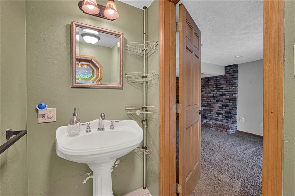 122 Fulton Road Canonsburg, PA 15317 - Photo 20 of 25 a bathroom with a sink and a mirror