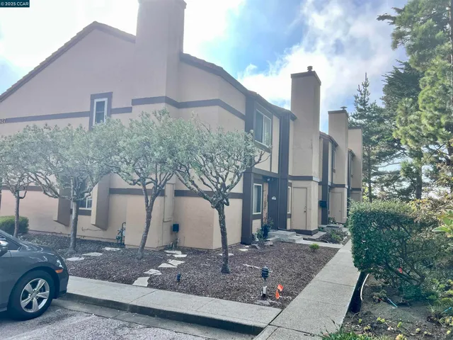 $950,000 | 627 Hickey Boulevard, Unit D, Pacifica, CA 94044