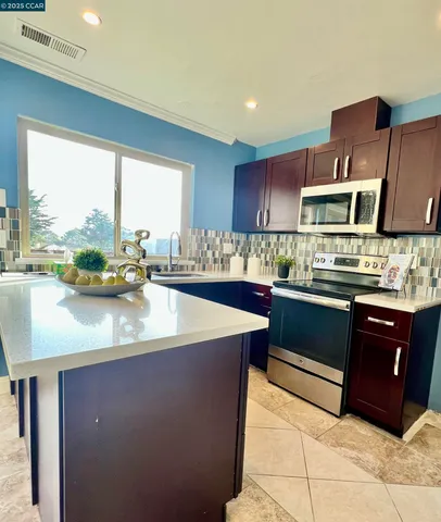 $950,000 | 627 Hickey Boulevard, Unit D, Pacifica, CA 94044