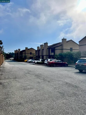 $950,000 | 627 Hickey Boulevard, Unit D, Pacifica, CA 94044