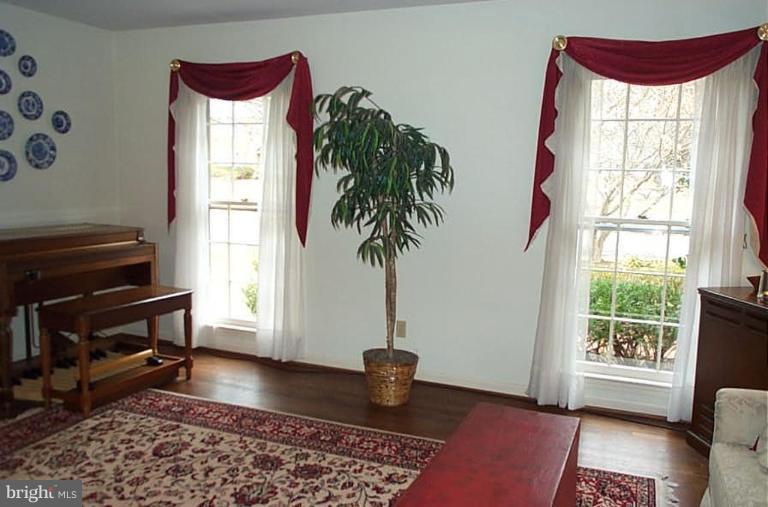 8116 Geneva Mason Road Potomac, MD 20854 - Photo 3 of 15 Living Room #2