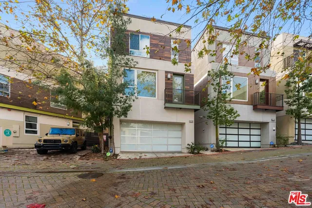 $1,249,000 | 6738 Gill Way, Los Angeles, CA 90068