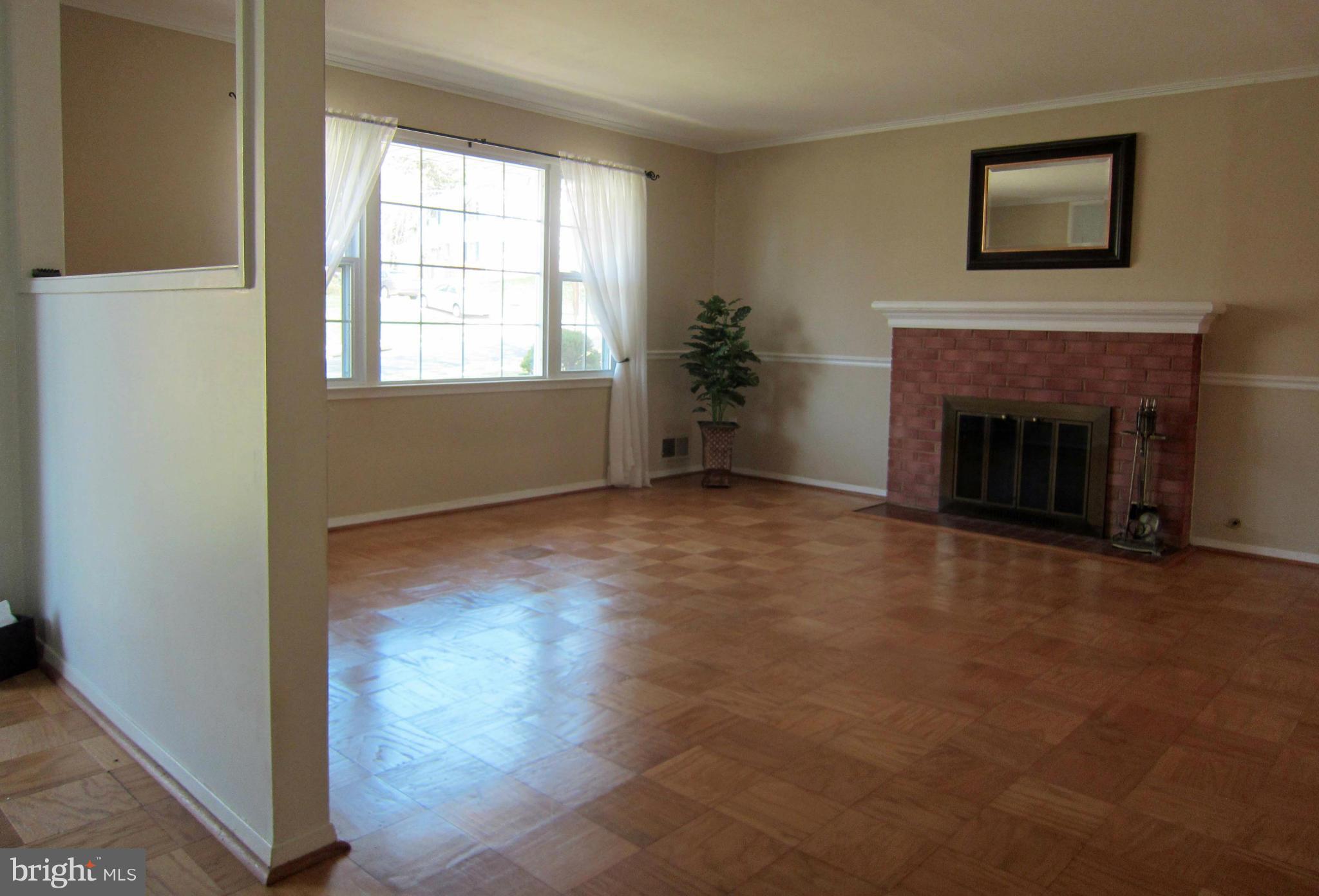 7905 Foote Lane Springfield, VA 22151 - Photo 7 of 26 Living Room