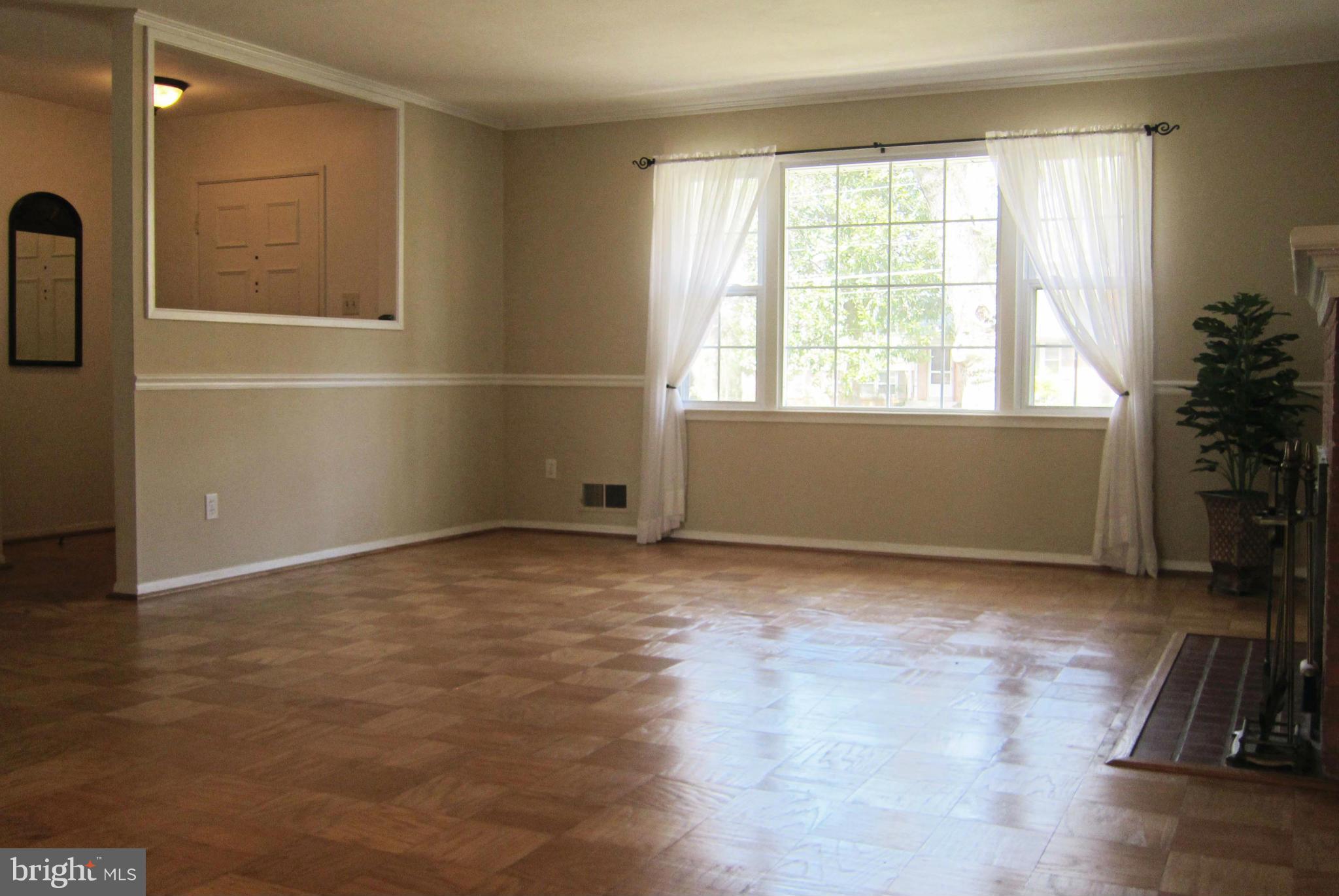 7905 Foote Lane Springfield, VA 22151 - Photo 8 of 26 Living Room