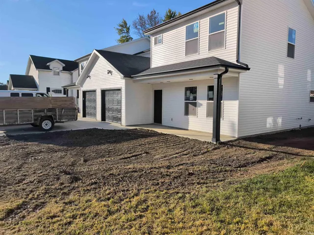 $1,600 | 3710 Wayne Trace, Fort Wayne, IN 46806