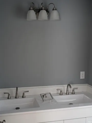 $1,600 | 3710 Wayne Trace, Fort Wayne, IN 46806