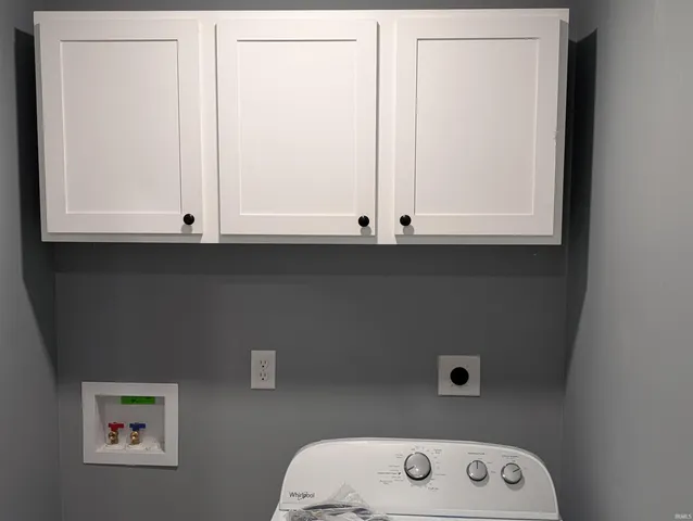 $1,600 | 3710 Wayne Trace, Fort Wayne, IN 46806