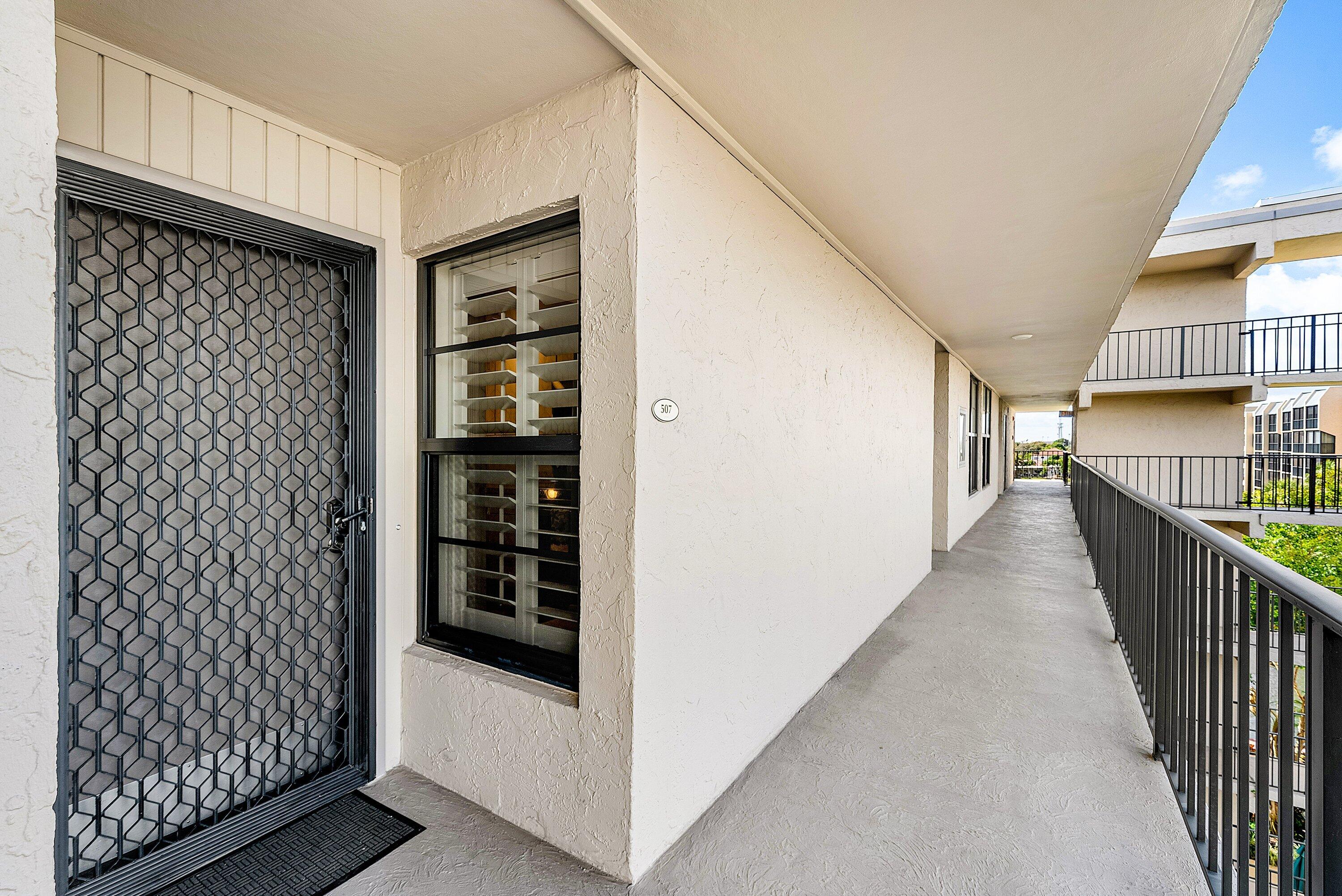 7 Royal Palm Way, Unit 507 Boca Raton, FL 33432 - Photo 28 of 36 002-7RoyalPalmWay-507-BocaRaton-FL-33432