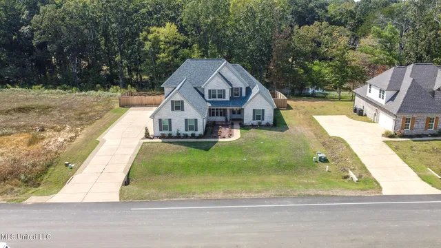 $549,999 | 1699 Baisley Drive, Nesbit, MS 38651
