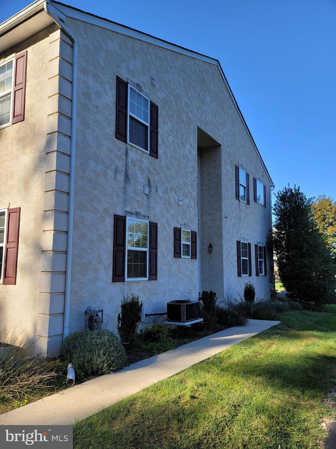 470 Buchanan Road Perkasie, PA 18944 - Photo 2 of 69 SIDE ENTRANCE