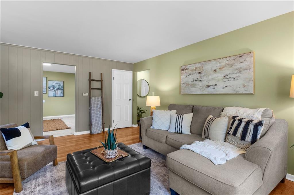 2085 Debrakeleer Avenue Farrell, PA 16121 - Photo 6 of 17 a living room with furniture and a couch